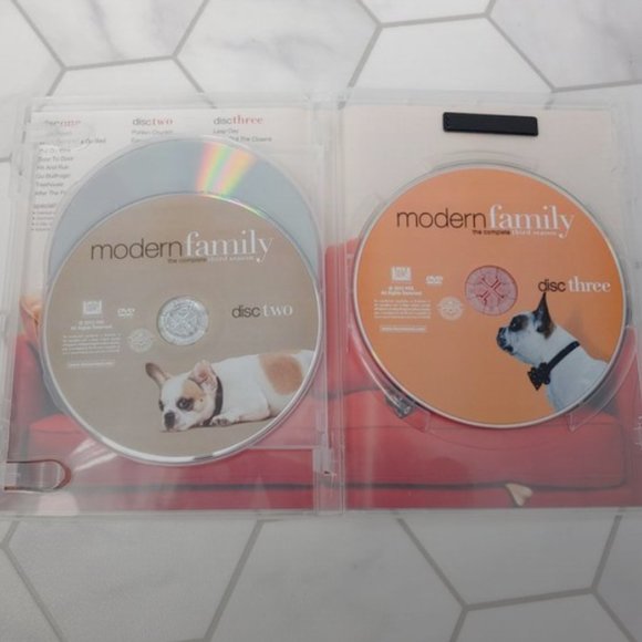 MODERN FAMILY TV- Series Seasons One, Three, and Six on 9 DVDs. - Picture 6 of 7